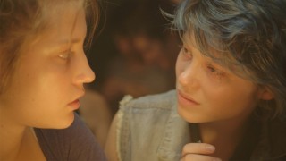 Adèle Exarchopoulos en Léa Seydoux in La vie d'Adèle