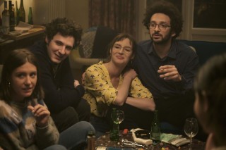 Adèle Exarchopoulos, Vincent Lacoste, Louise Bourgoin en William Lebghil in Un métier sérieux