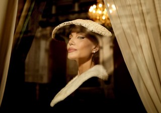 Angelina Jolie in Maria