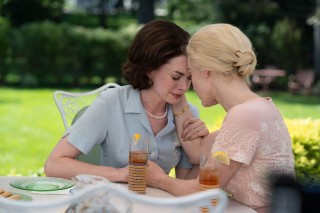 Anne Hathaway en Jessica Chastain in Mothers' Instinct