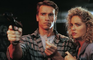 Arnold Schwarzenegger en Sharon Stone in Total Recall (1990)