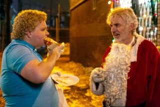 Brett Kelly en Billy Bob Thornton in Bad Santa 2