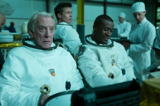 Donald Sutherland, Brad Pitt en Sean Blakemore in Ad Astra