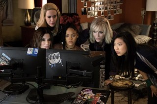 Sandra Bullock, Sarah Paulson, Rihanna, Cate Blanchett en Awkwafina in Ocean's 8