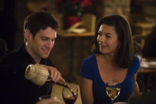 Justin Bartha en Catherine Zeta-Jones in The Rebound