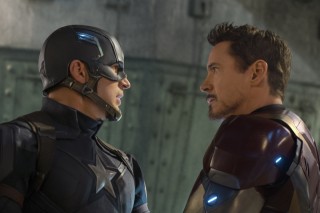 Chris Evans en Robert Downey Jr. in Captain America: Civil War
