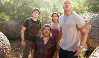 Josh Hutcherson, Luis Guzman, Vanessa Hudgens en Dwayne Johnson in Journey 2: The Mysterious Island