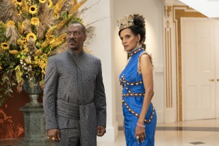 Eddie Murphy en Shari Headley in Coming 2 America