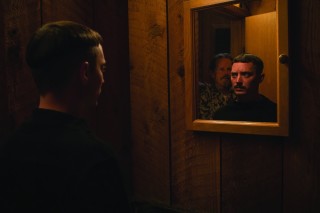 Elijah Wood en Stephen McHattie in Come to Daddy