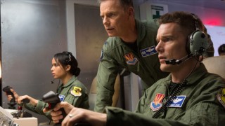 Bruce Greenwood (I), Ethan Hawke en Zoë Kravitz in Good Kill