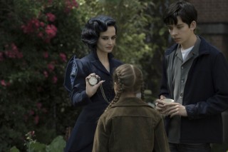 Eva Green en Asa Butterfield in Miss Peregrine's Home for Peculiar Children