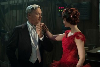 Michael Keaton en Eva Green in Dumbo