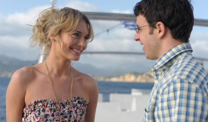 Laura Haddock (Alison) en Simon Bird (Will McKenzie)