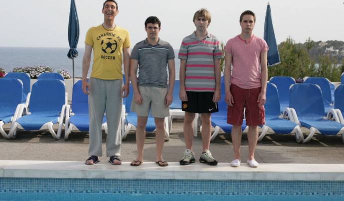 Blake Harrison (Neil Sutherland), Simon Bird (Will McKenzie), James Buckley (Jay Cartwright) en Joe Thomas (Simon Cooper)