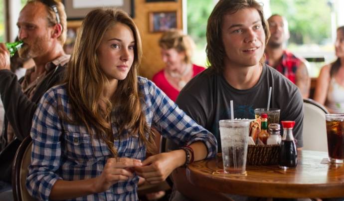 Shailene Woodley (Alexandra) en Nick Krause (Sid)