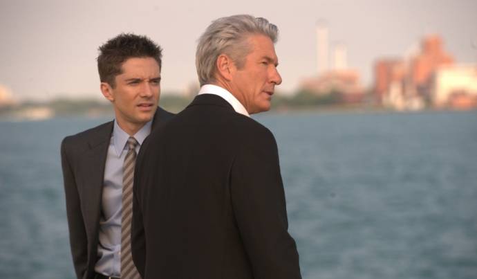 Topher Grace (Ben Geary) en Richard Gere (Paul Shepherdson)