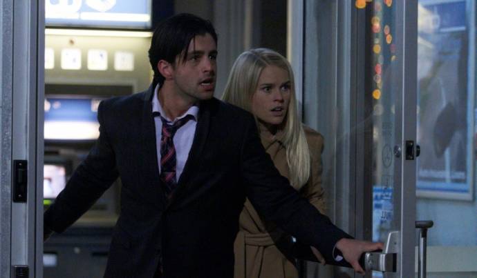 Alice Eve (Emily) en Josh Peck (Corey)