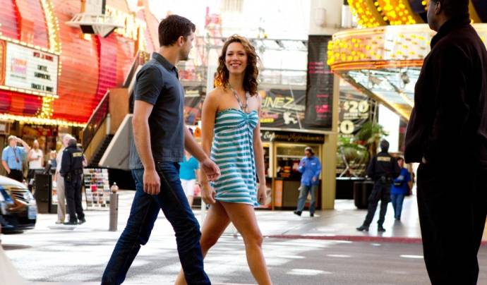 Joshua Jackson (Jeremy) en Rebecca Hall (Beth Raymer)