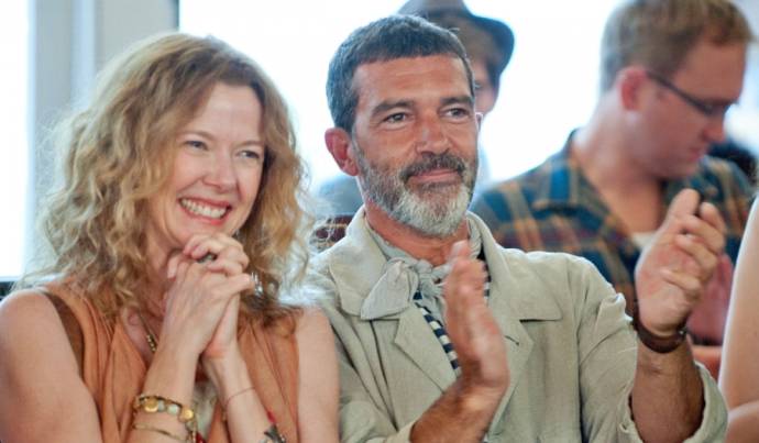 Annette Bening (Gertrude) en Antonio Banderas