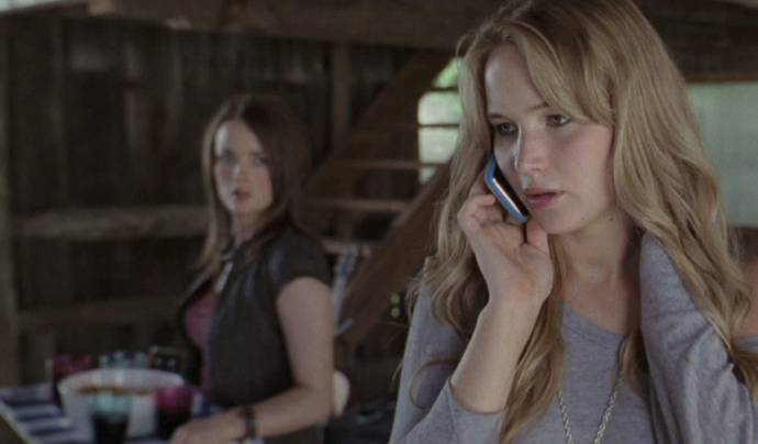 Jennifer Lawrence (Elissa) en Elisabeth Shue (Sarah)