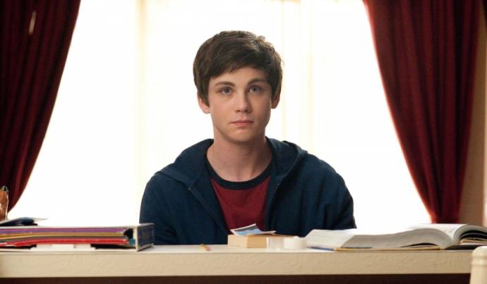 Logan Lerman (Charlie)