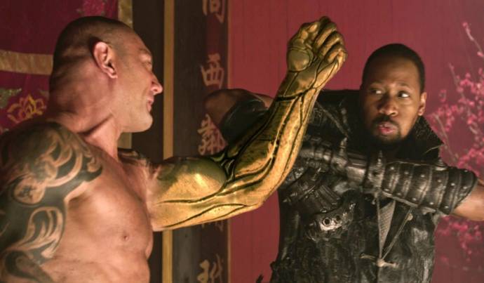 Dave Bautista (Brass Body) en RZA (The Blacksmith)