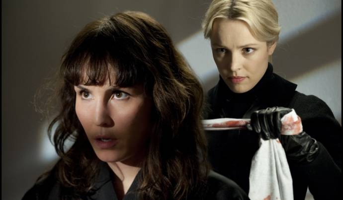 Noomi Rapace (Isabelle James) en Rachel McAdams (Christine)