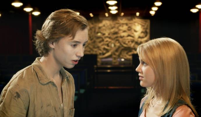 Nils Verkooijen (Bobby) en Hanna Obbeek (Sanne)