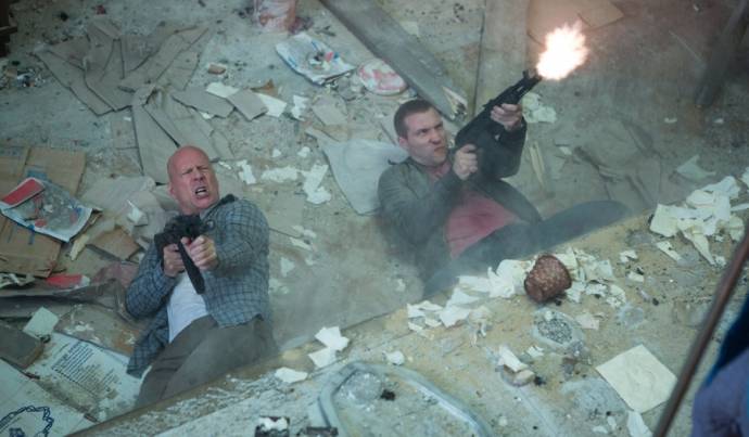 Bruce Willis (John McClane) en Jai Courtney (Jack McClane)