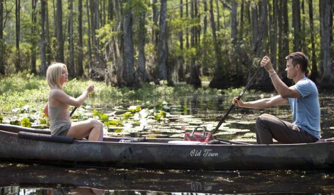 Julianne Hough (Katie Feldman) en Josh Duhamel (Alex Wheatley)