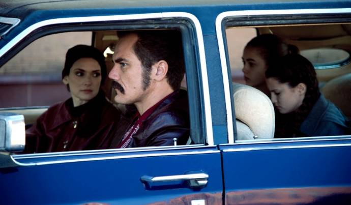 Winona Ryder (Deborah Kuklinski), Michael Shannon (Richard Kuklinski), McKaley Miller (Anabel Kuklinski) en Megan Sherill