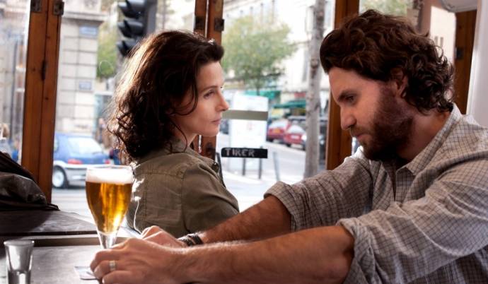 Juliette Binoche (Mila) en Edgar Ramirez (Javier)