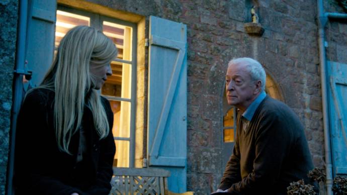 Clémence Poésy (Pauline Laubie) en Michael Caine (Matthew Morgan)