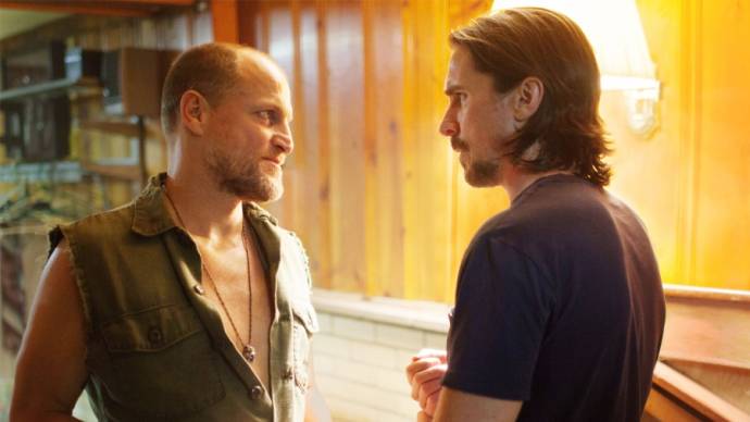 Woody Harrelson (Curtis DeGroat) en Christian Bale (Russell Baze)