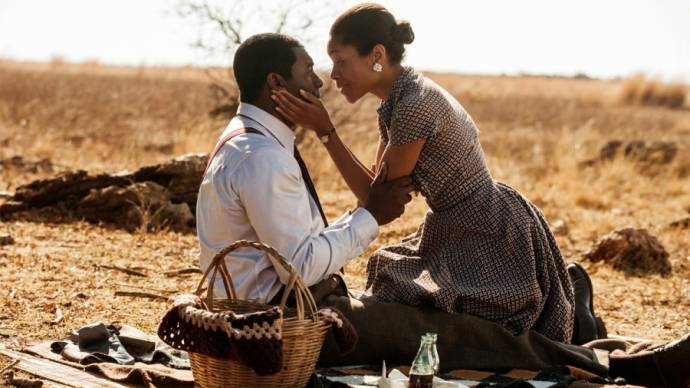 Idris Elba (Nelson Mandela) en Naomie Harris (Winnie Mandela)