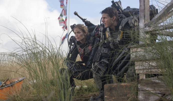 Emily Blunt (Rita Vrataski) en Tom Cruise (Lt. Col. Bill Cage)