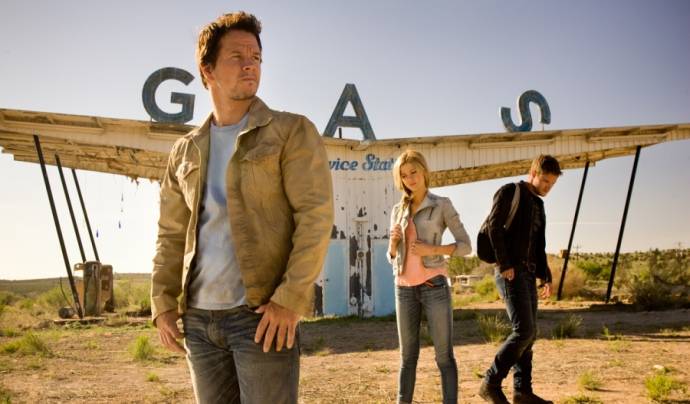 Mark Wahlberg (Cade Yeager), Nicola Peltz Beckham (Tessa Yeager) en Jack Reynor (Shane)