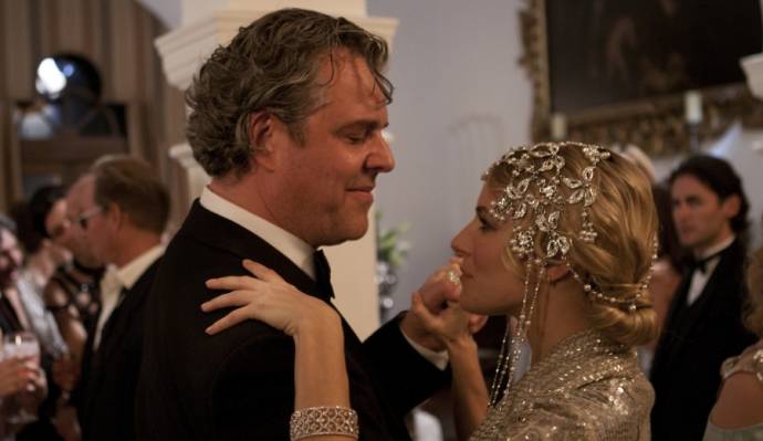 Danny Huston (Jack Hussar Sr.) en Sienna Miller (Diana)