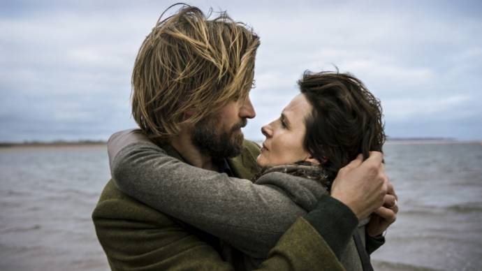 Nikolaj Coster-Waldau (Marcus) en Juliette Binoche (Rebecca)