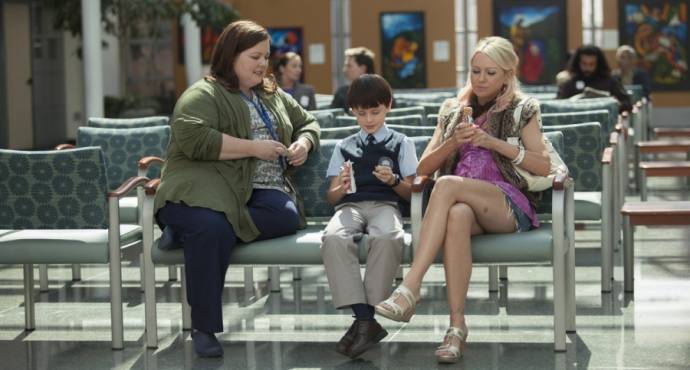 Melissa McCarthy (Maggie), Jaeden Martell (Oliver) en Naomi Watts (Daka)