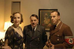 Eva Braun (Juliane Khler), Adolf Hitler (Bruno Ganz) en Albert Speer (Heino Ferch)