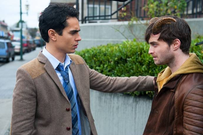 Max Minghella (Lee Tourneau) en Daniel Radcliffe (Ig Perrish)