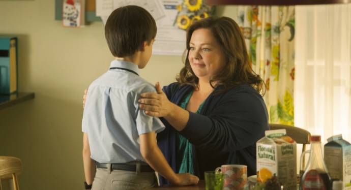 Jaeden Martell (Oliver) en Melissa McCarthy (Maggie)