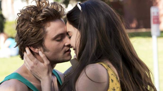 Shiloh Fernandez (Phil) en Shailene Woodley (Kat Connor)