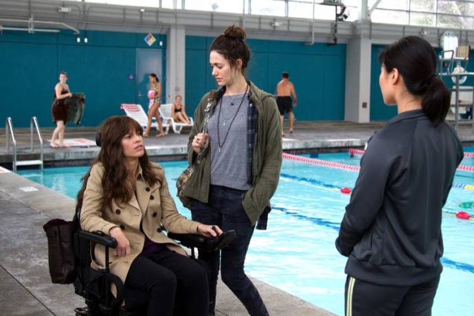 Hilary Swank (Kate), Emmy Rossum (Bec) en Chris Lee (Swim Teacher)