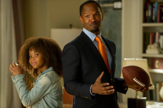 Quvenzhané Wallis (Annie) en Jamie Foxx (Benjamin Stacks)