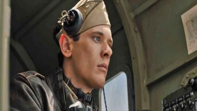 Jack O'Connell (Louis Zamperini)