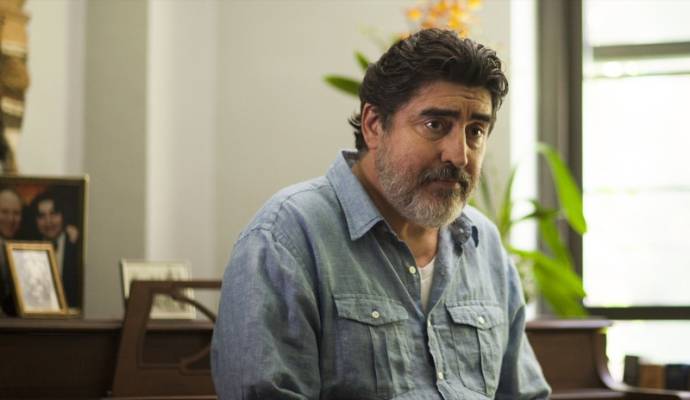 Alfred Molina (George)