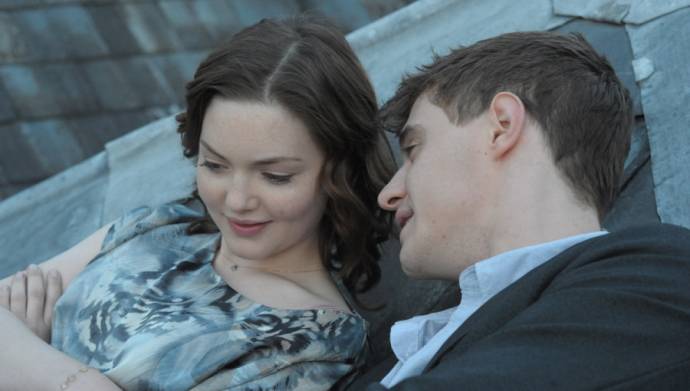 Holliday Grainger (Lauren) en Max Irons (Miles Richards)