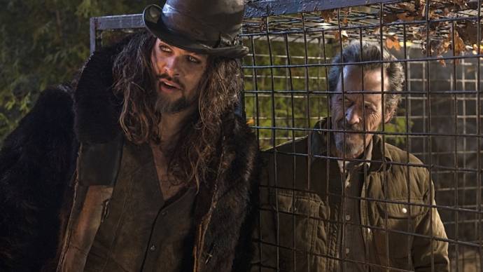 Jason Momoa (Connor) en Stephen McHattie (John Tollerman)